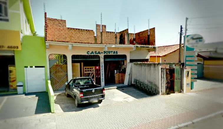 Fachada da Casa das Portas SJCampos na Av. Cidade Jardim